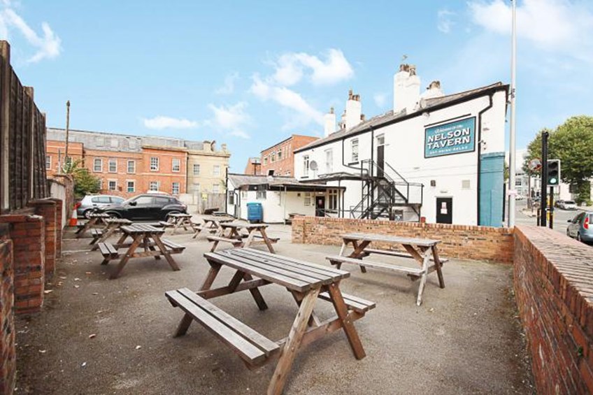 Nelsons Tavern Stockport Exterior