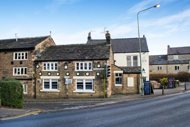 Gun Inn Hyde Exterior