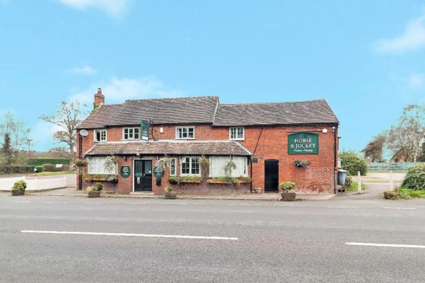 Horse & Jockey Freefold Exterior