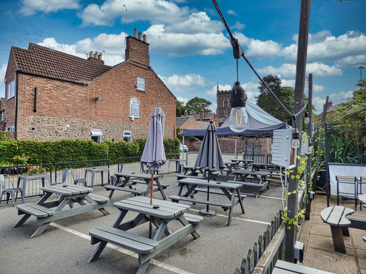 Three Crowns Barrow upon Soar