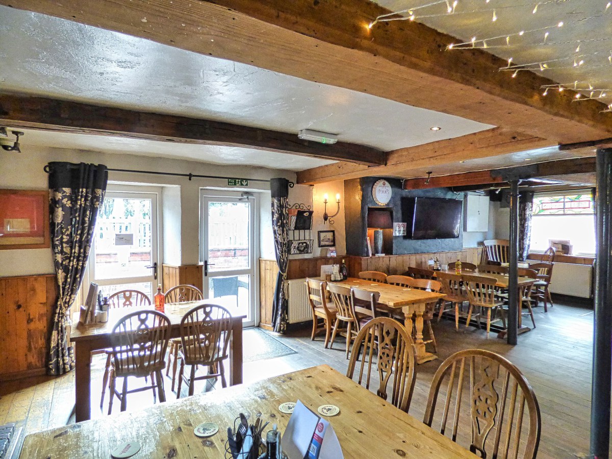 Three Crowns Barrow upon Soar