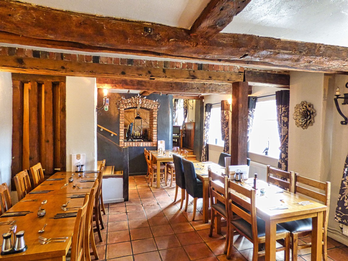 Three Crowns Barrow upon Soar