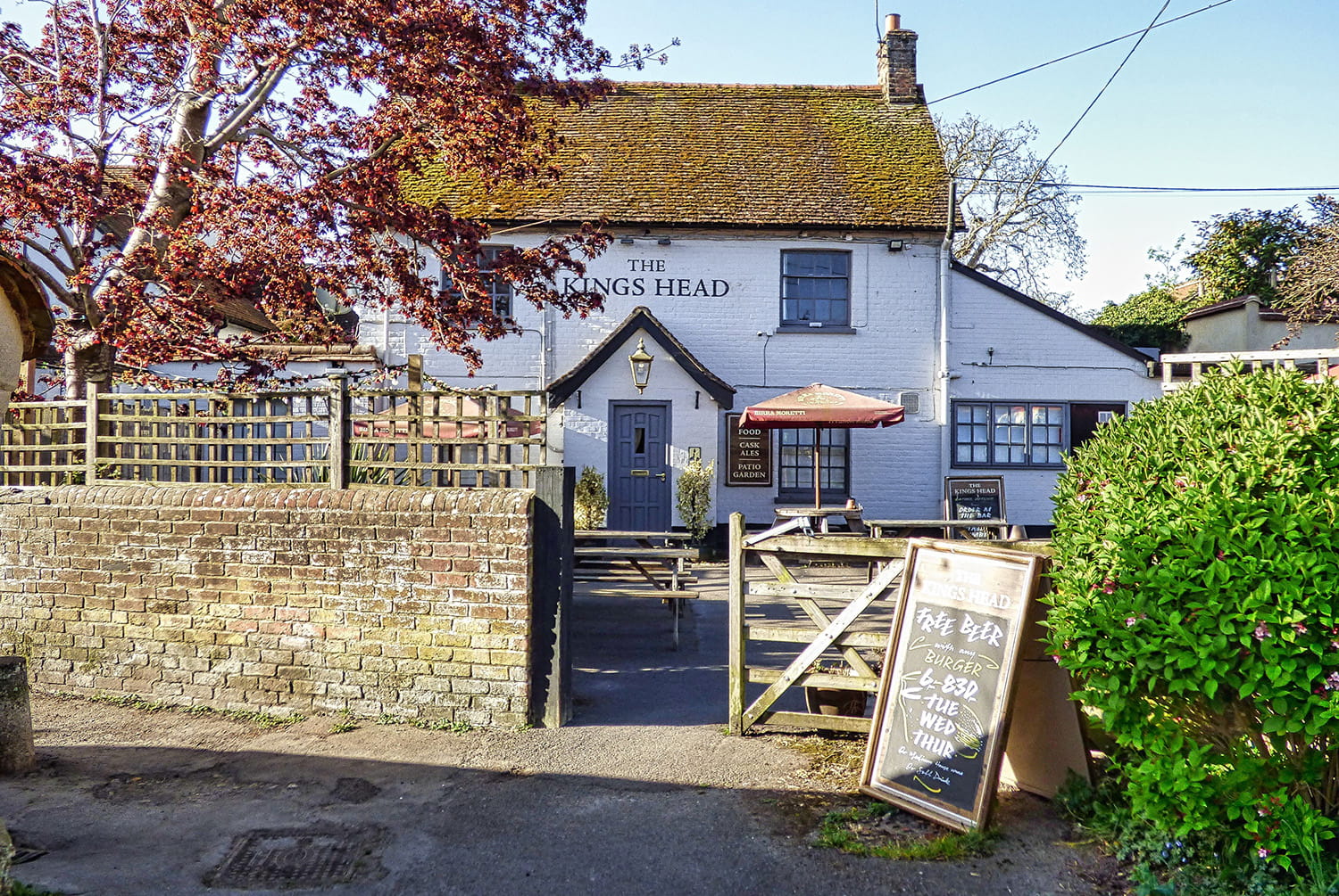 Kings Head Haddenham outside external