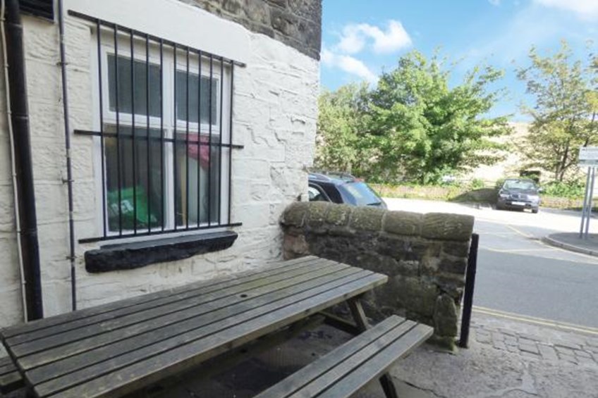 Miltons Head outside seating with picnic bench