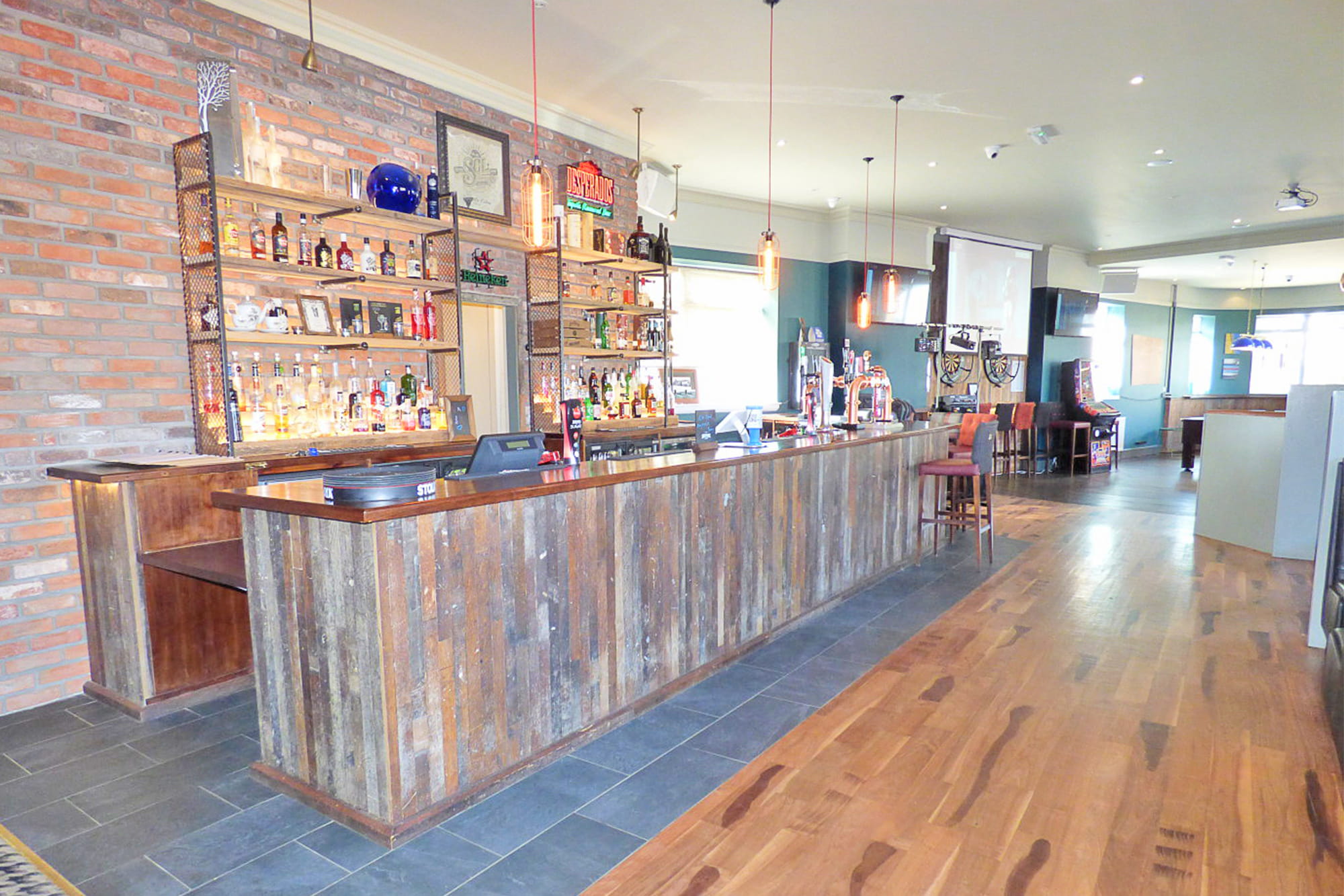 Callendar Arms Pub Bar 1