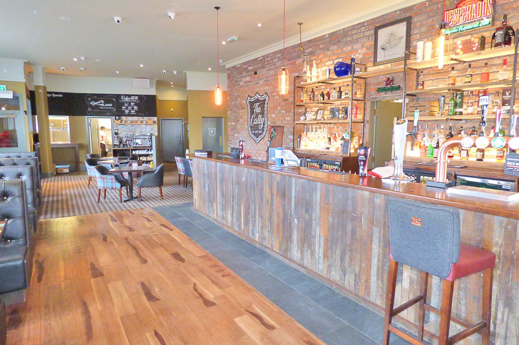 Callendar Arms Pub Bar 4