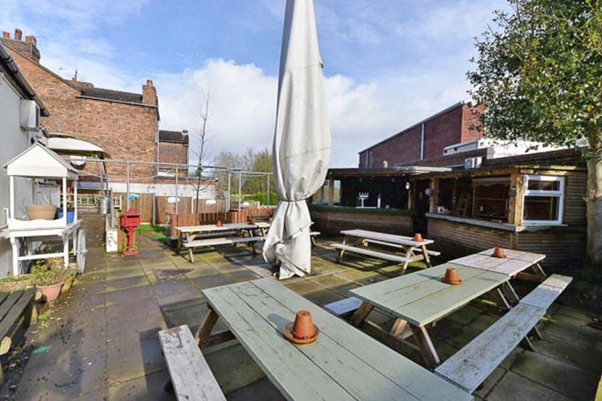 Jolly Potters Stoke on Trent Exterior